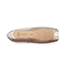 Load image into Gallery viewer, RP Collection Mabe Flex Medium Pointe Shoe
